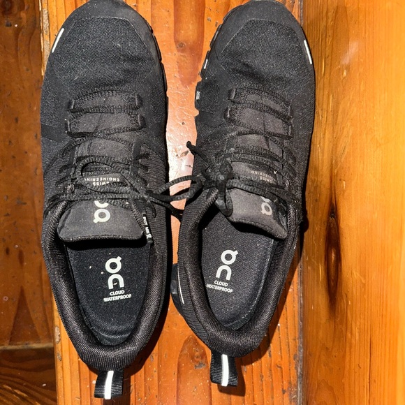 On Cloud 5 Women’s Black Waterproof Sneaker size 8.5 - Picture 4 of 4